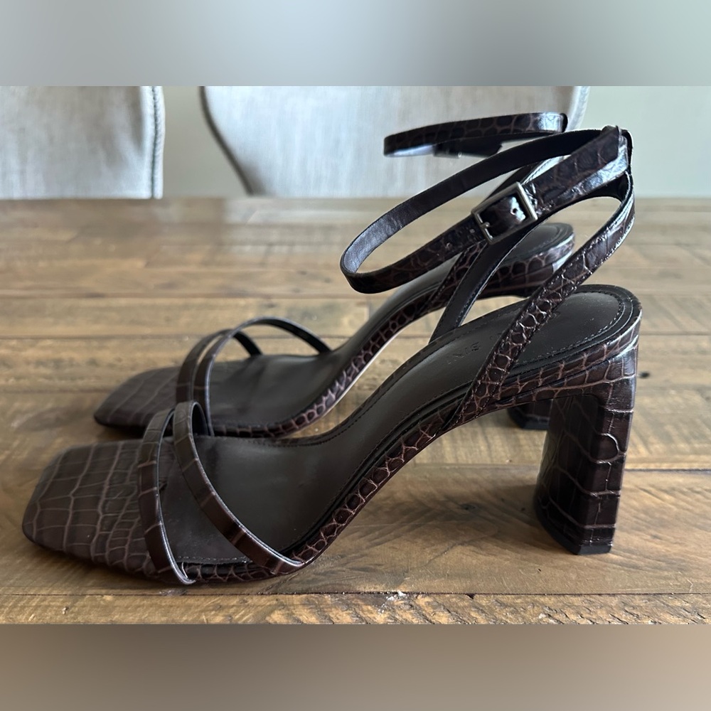 NWOT Gianni Bini Women’s Brown Croc-Embossed Strappy‎ Heels - Size 12 - Picture 2 of 6
